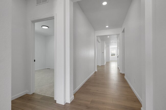 Building Photo - $2,995, 3-bed, 2.5-bath located in Castle ...