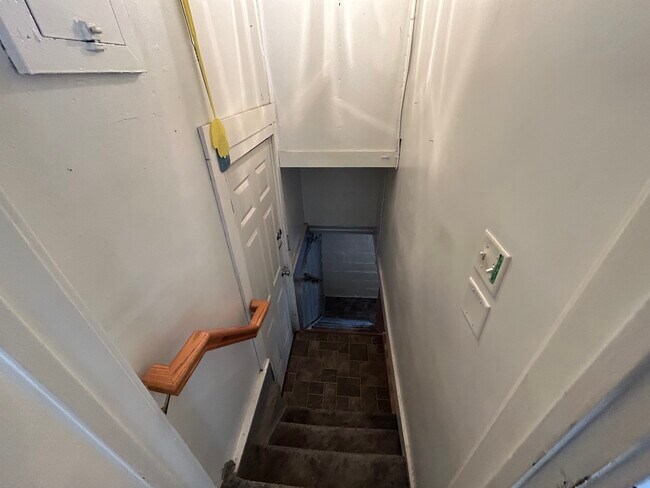 Building Photo - 2505 Ave F