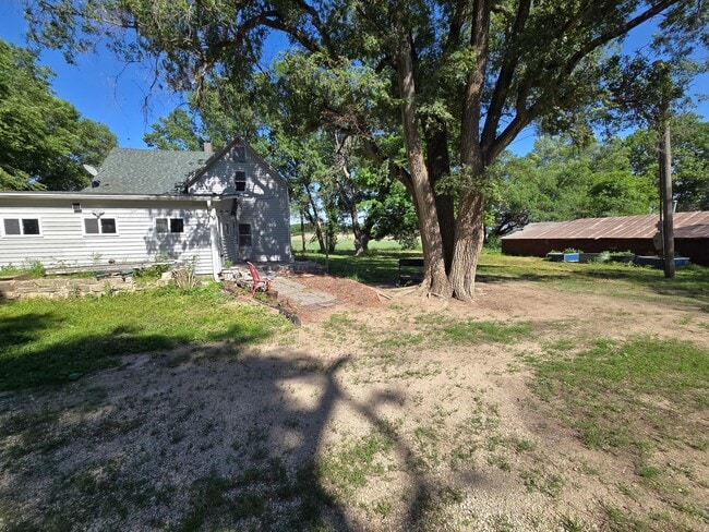 Building Photo - Country Farmhouse 6 miles from town, chicken coop, storage shed and run-in shed