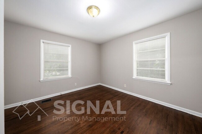 Building Photo - 2245 3rd St NE