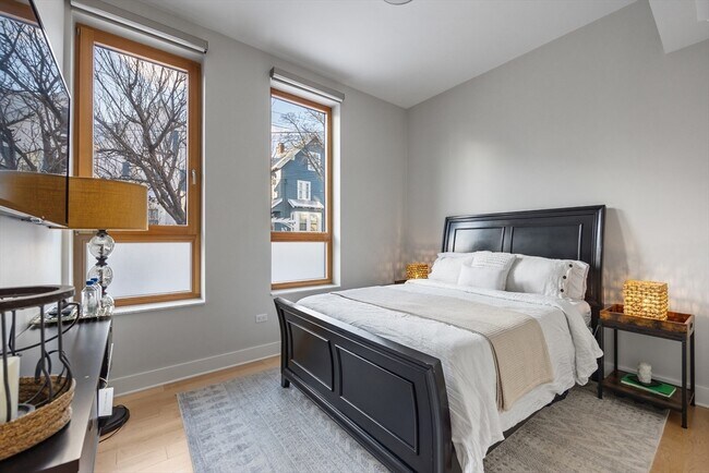 Building Photo - 240 Salem St