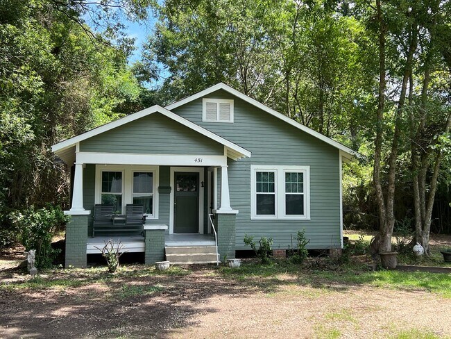 Building Photo - Heart of Denham Springs!