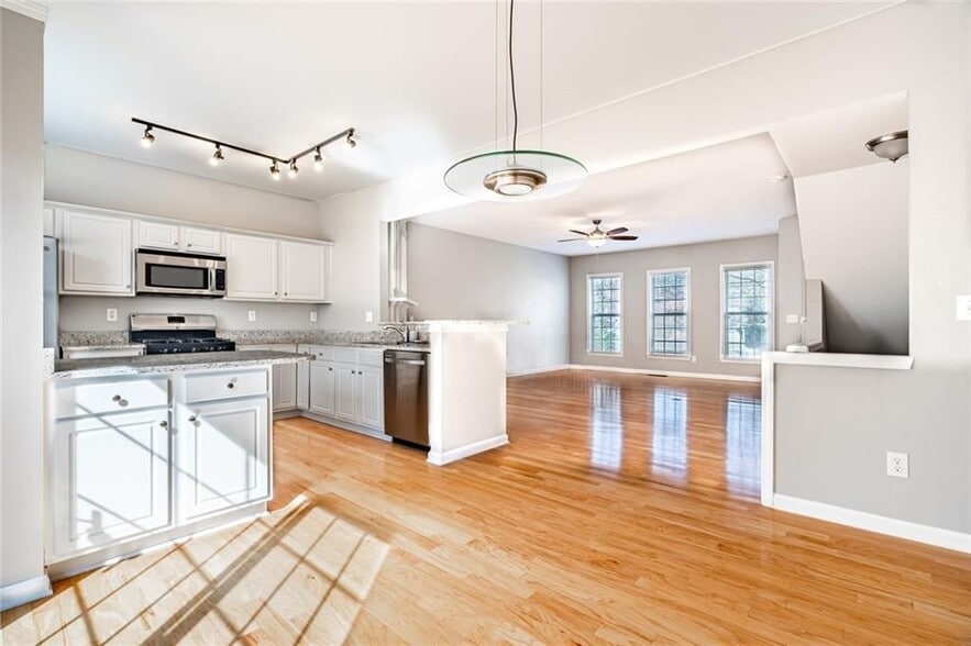 Building Photo - 2302 Towneheights Terrace SE