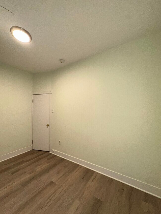Building Photo - 335 Summit Ave