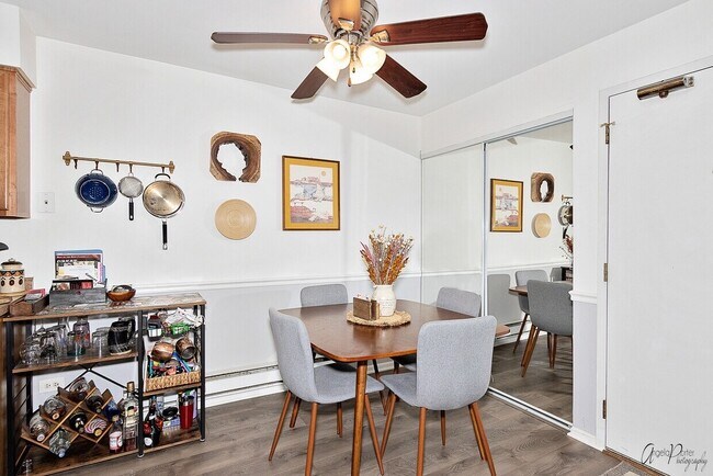 Building Photo - 627 S Virginia Rd