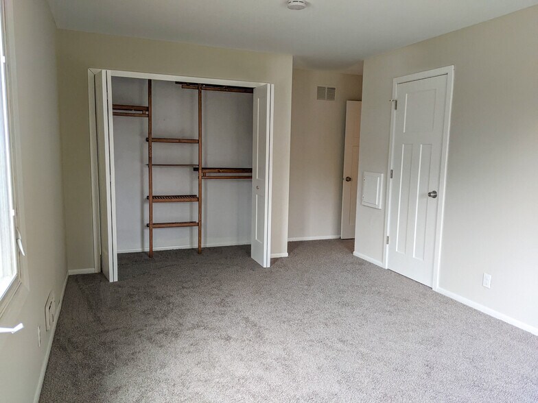 Primary bedroom with large closet - 1364 Poppyseed Dr