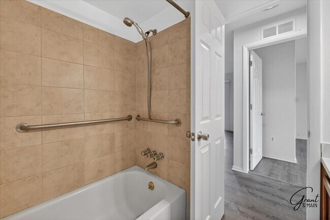 Building Photo - $1295 2 bedroom ground floor condo