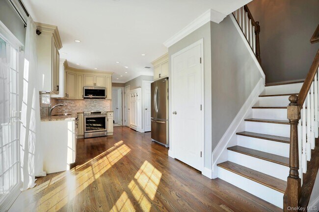 Building Photo - 32 Delamere St