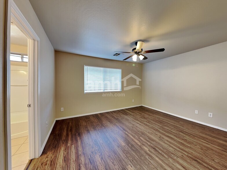 Building Photo - 16660 W Cottonwood St