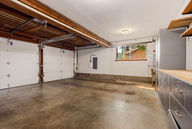 Building Photo - Finn Hill Home with Large Entertaining Patio & Backyard