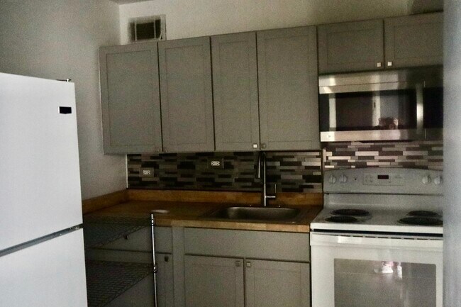 Building Photo - 7337 S South Shore Dr