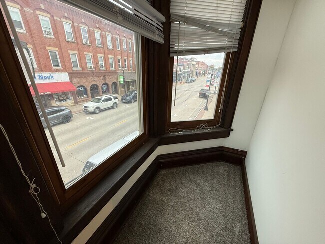 Building Photo - Spacious 4-Bedroom Apartment with Main Street Views