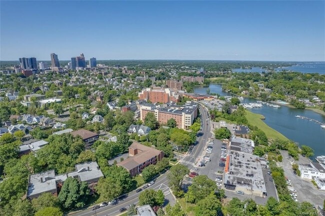 Building Photo - 437 Pelham Rd