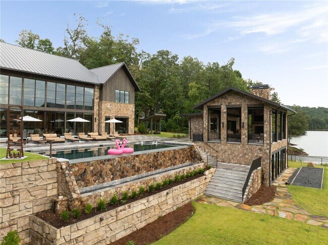 Building Photo - 725 Rocky Point Dr