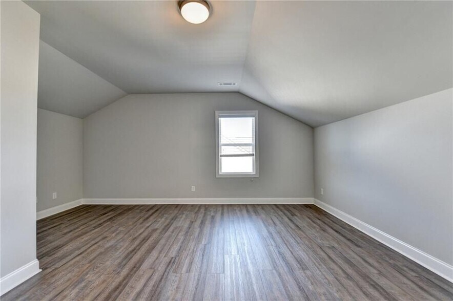 Building Photo - 840 Champagne Ln