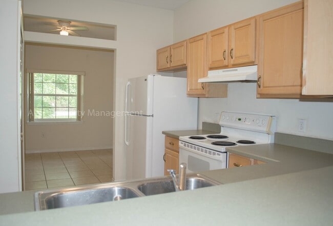 Building Photo - 90a Farmsworth Dr
