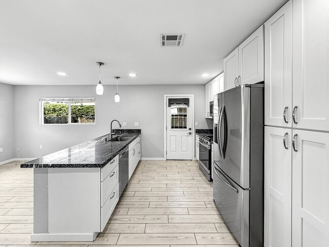 Building Photo - 6123 Horton Dr