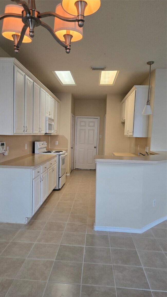 Building Photo - 12415 Narcissus View Trail