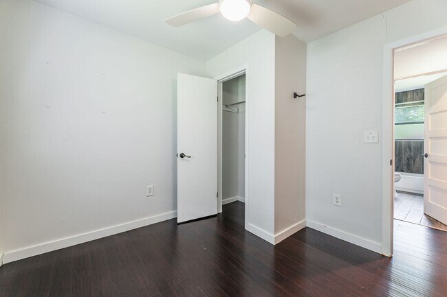 Building Photo - Charming & Updated Mid-Century 3 Bed/1 Bath in East Austin!