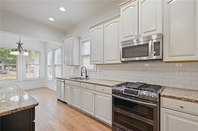 Building Photo - 232 Hunt St NE