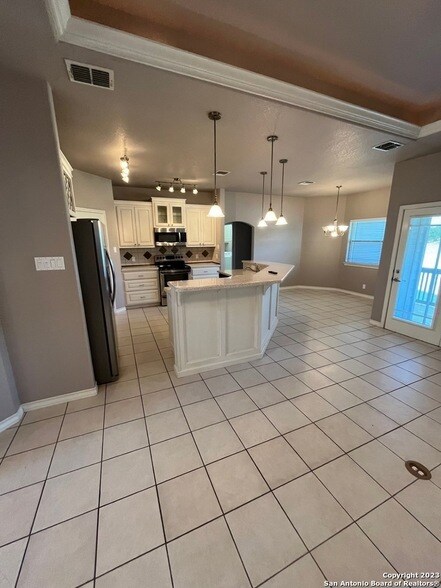 Building Photo - 1835 White Tail Ln