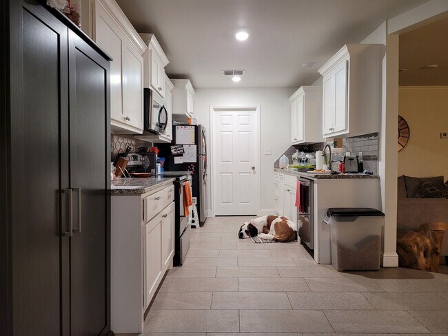 Building Photo - FOR LEASE - 3/2/2 - WEST LUBBOCK HOME