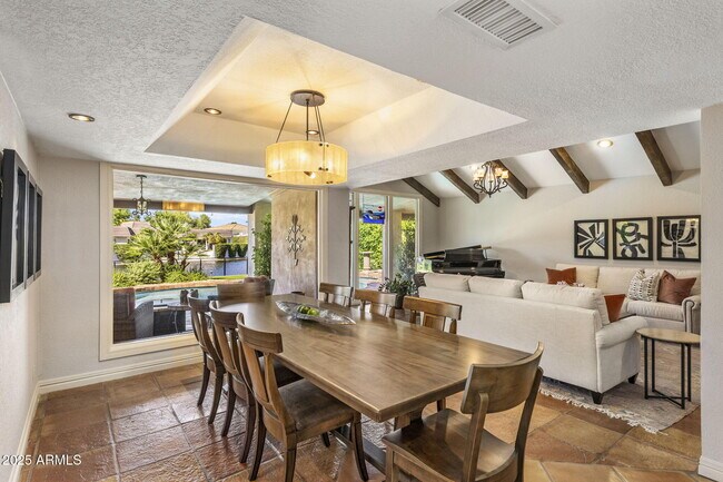 Building Photo - 7620 E Vía Del Placito