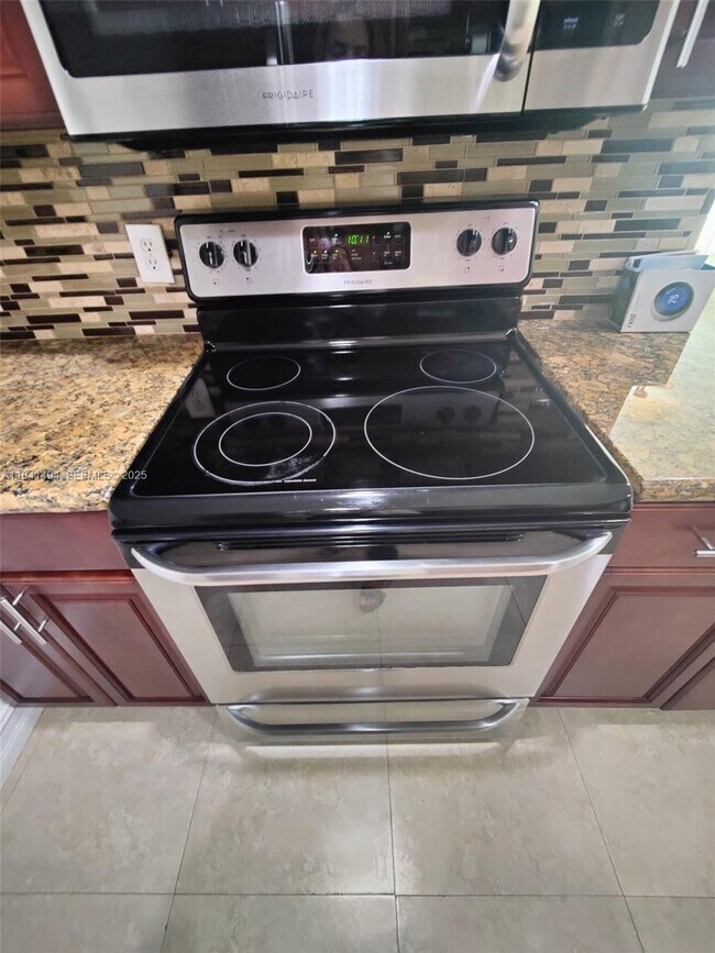 Building Photo - 616 Executive Center Dr