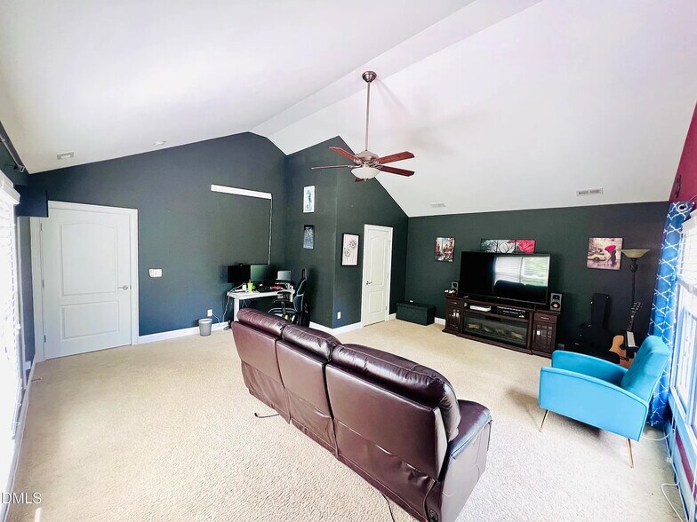 Building Photo - Room in House on Gold Rock Ln