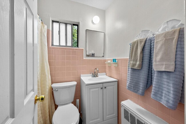 Building Photo - 18732 Dix Toledo Rd