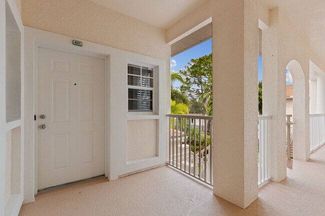 Building Photo - 4240 Central Sarasota Pky