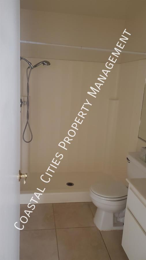 Building Photo - 1696 Carmel Cir E