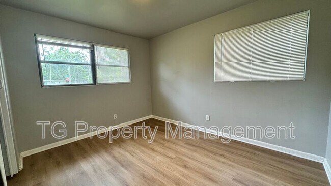 Building Photo - 804 La Marche Dr