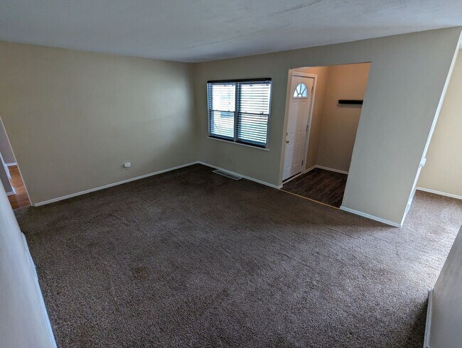 Building Photo - Charming Ranch Home Near Lakeview Metro Park