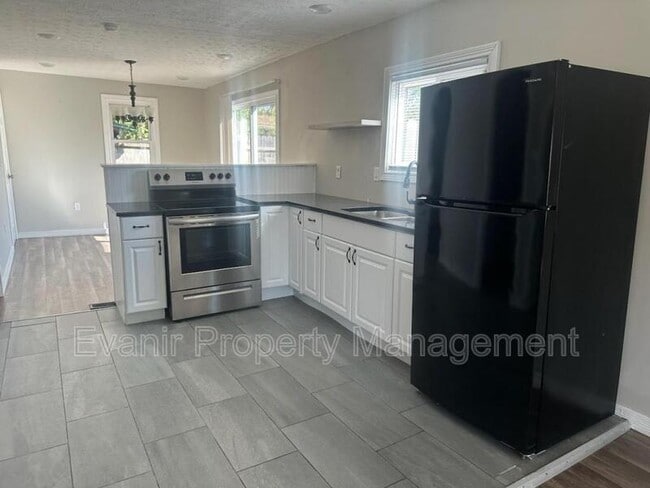 Building Photo - 955 Chelsea Ave