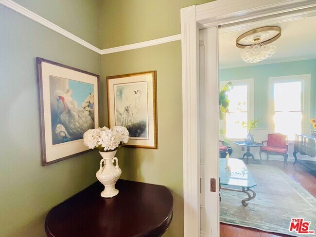 Building Photo - 370 Main St