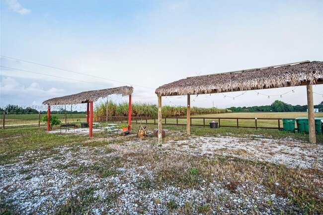 Building Photo - 3640 SW 22nd St