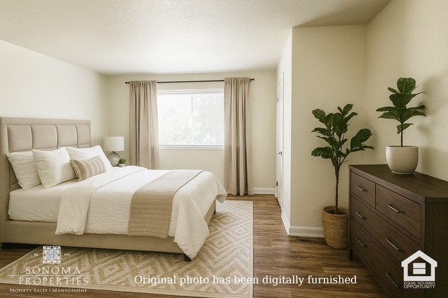 Building Photo - Charming 2BD/1.5BA Duplex