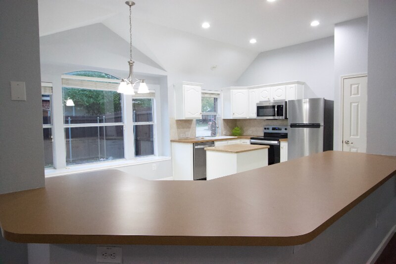 Building Photo - 3605 Villanova Dr