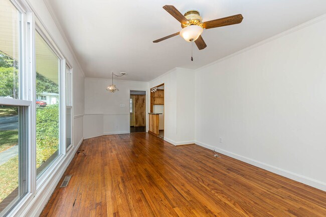 Building Photo - 4885 Oglethorpe Pl