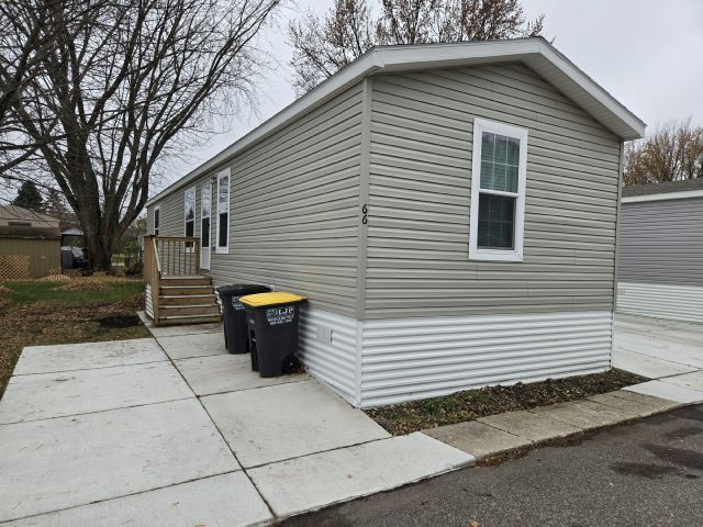 Primary Photo - 66 Knoll Ln