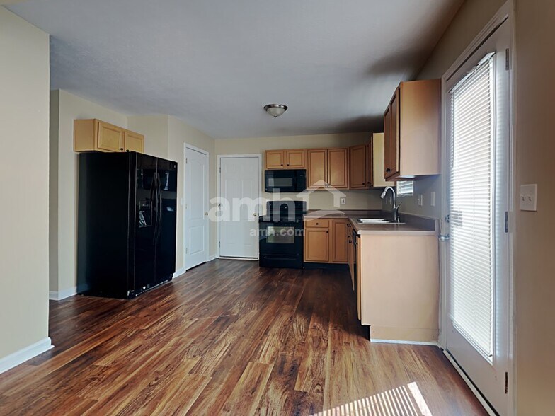 Building Photo - 9021 Braxton Dr