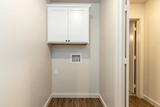 Building Photo - Like-New Modern Townhomes in Cooper ISD!