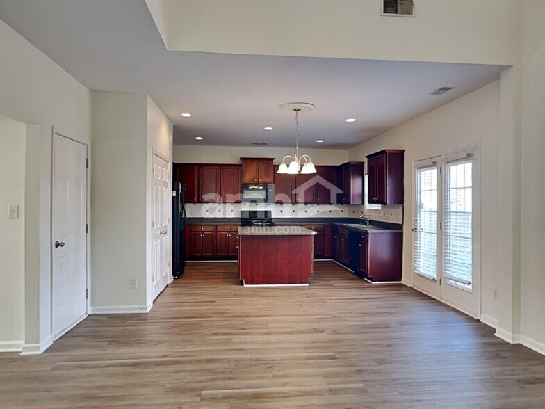 Building Photo - 1361 Pondhaven Dr