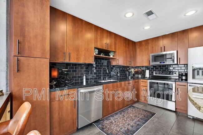 Building Photo - 155 S Court Ave