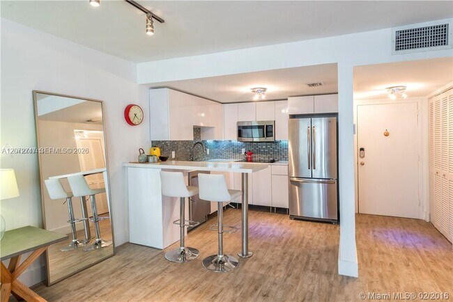 Building Photo - 345 Ocean Dr