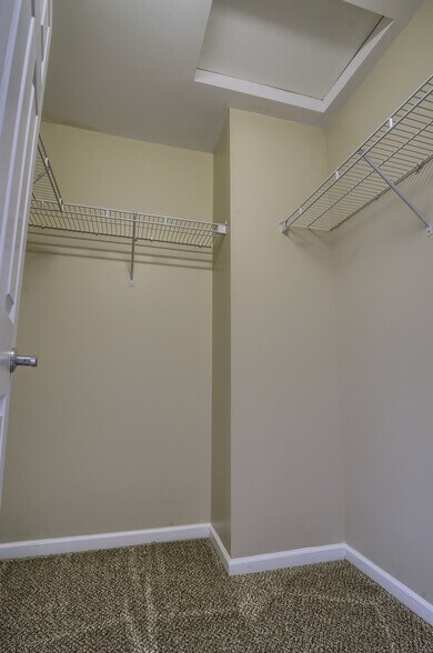 Building Photo - 2136 Knotty Pine