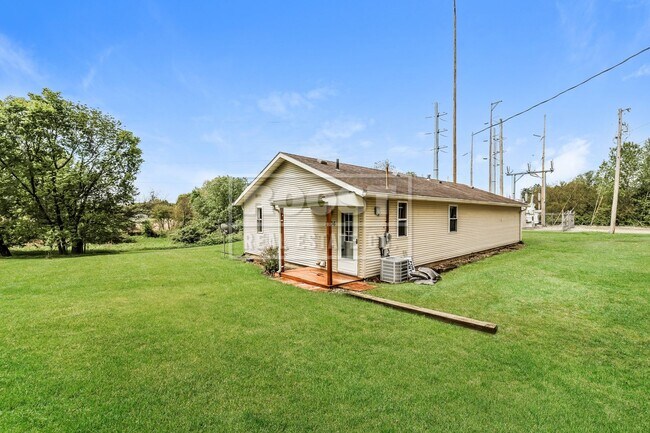 Building Photo - Three Bedroom Two Bath Single Family Home!