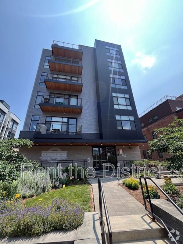 Building Photo - 911 2nd St NE