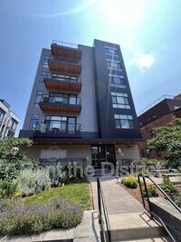 Building Photo - 911 2nd St NE